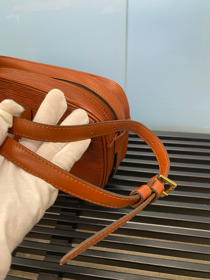 Louis Vuitton Cognac Epi Jeune Fille Crossbody Bag (0901)