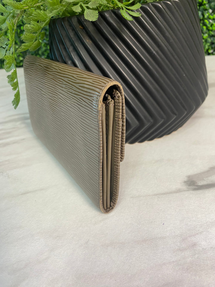 Louis Vuitton Mocha Epi Leather Long Wallet (8747)