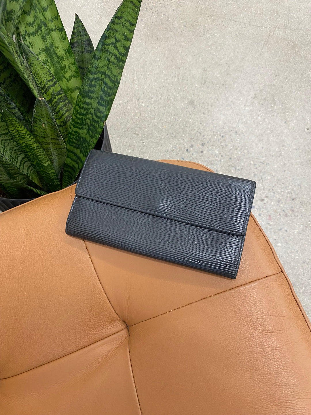 Louis Vuitton Black Epi Sarah Long Wallet (7293)