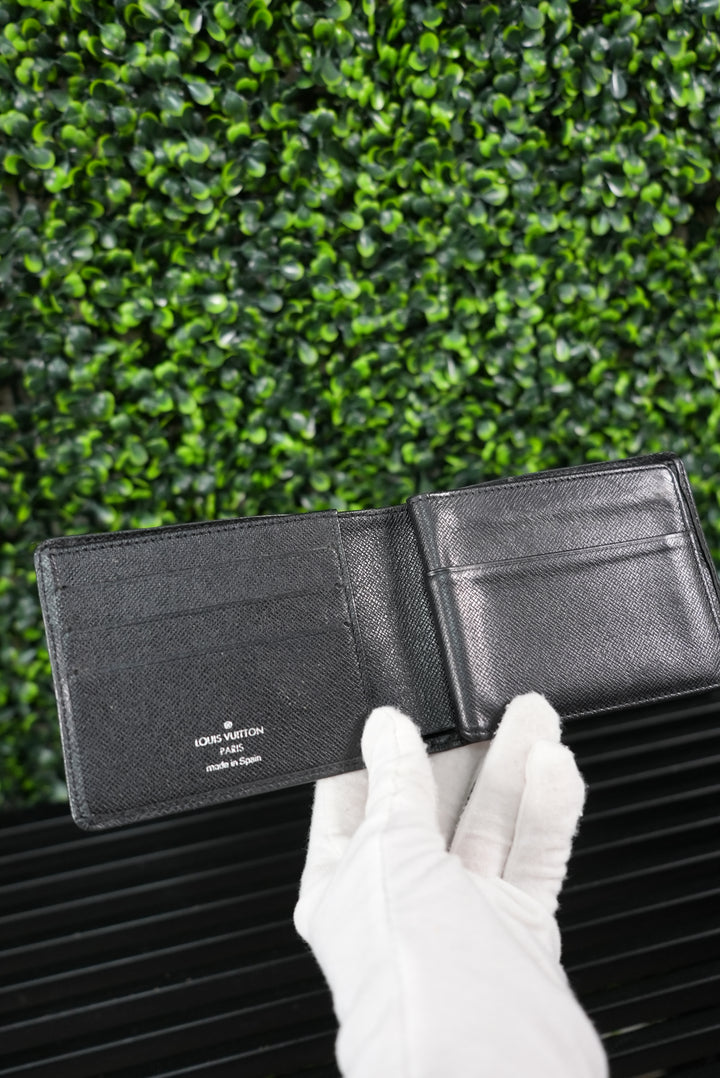 Louis Vuitton Black Taiga Leather Billfold (935)